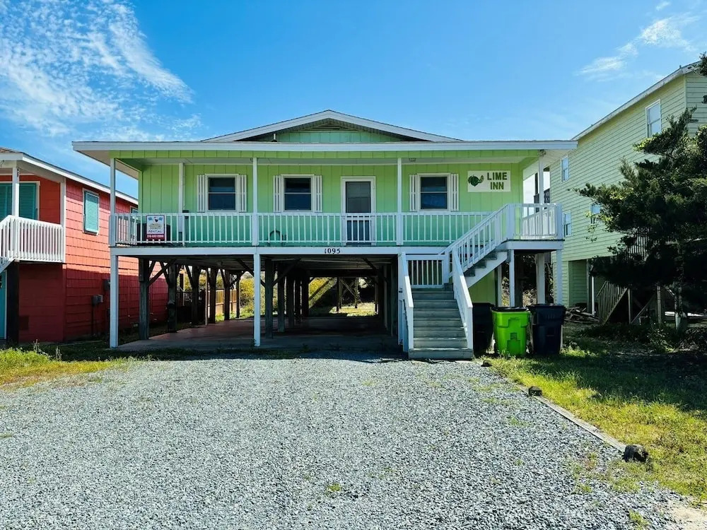 Lime Inn 4 Bedroom Home by RedAwning