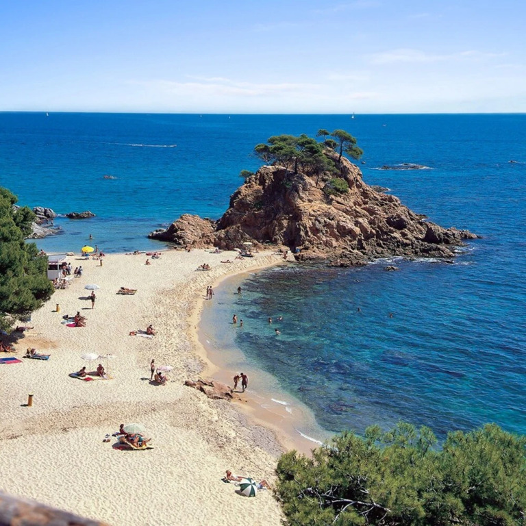 Elegant Apartment in the Heart of the Costa Brava With 2 Bedrooms - 10