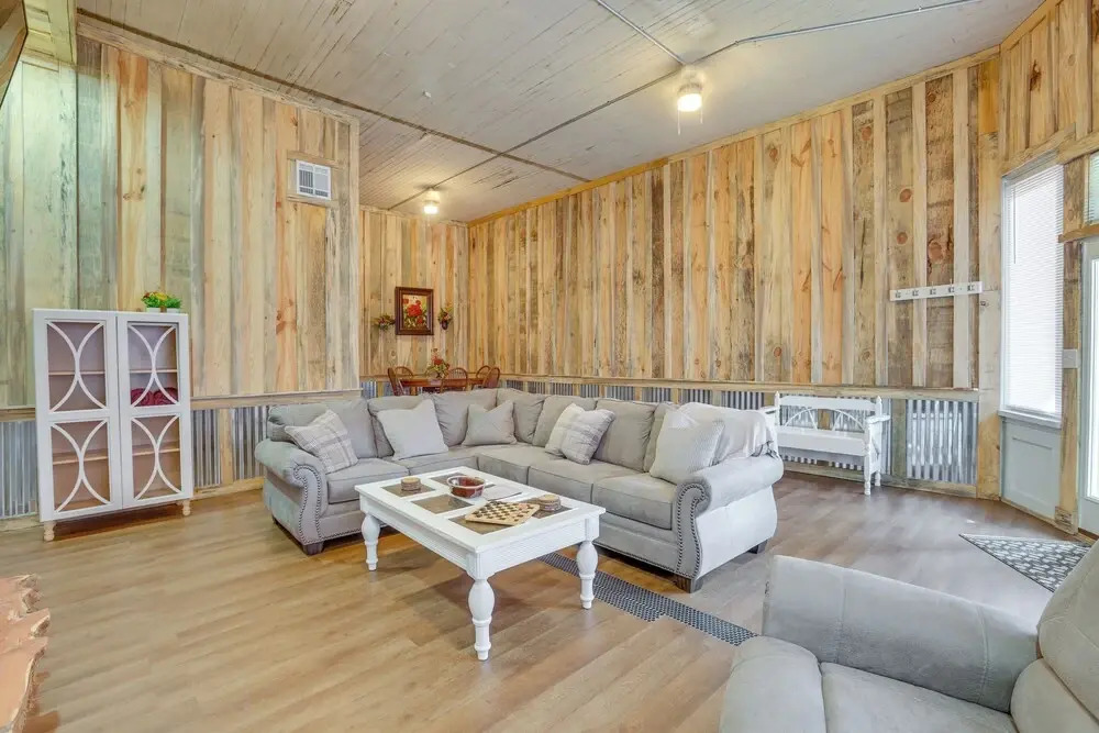 Downtown Lineville Vacation Rental ~ 10 Mi to Lake