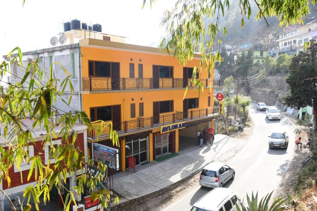 Hotel Avlokan - Near Kainchi Dham Mandir