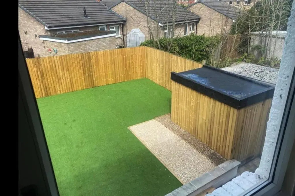 Modern 4 bed home, 30 minute walk from City Centre