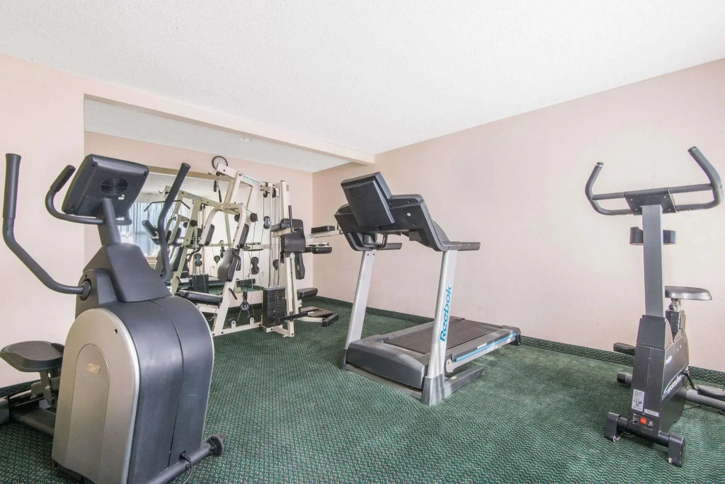 Blue Way Inn & Suites Wichita East
