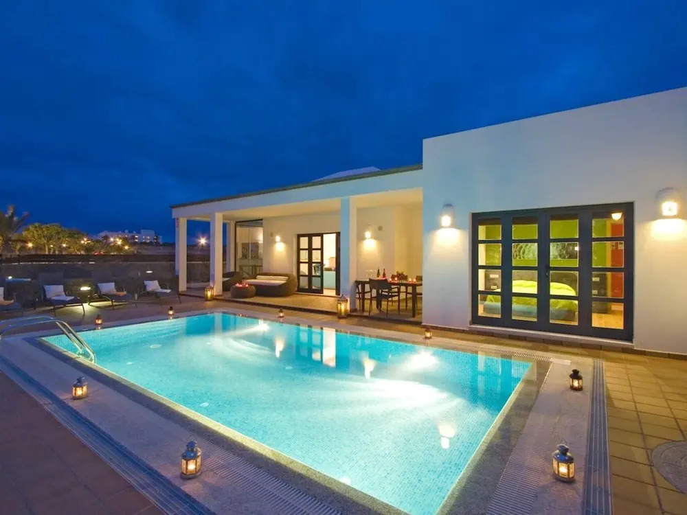 Charming Villa in Playa Blanca with Private Pool