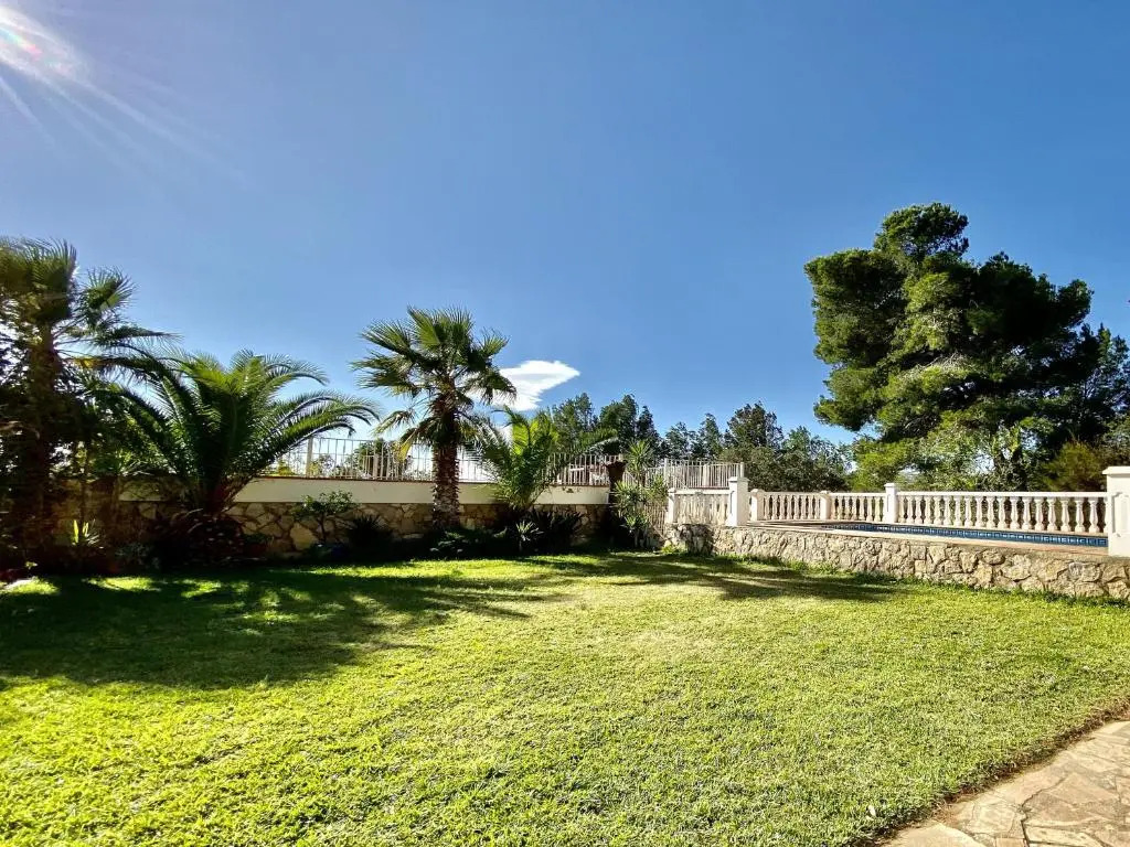 Villa Montserrat 4bedroom with sea and mountain views & air-conditioning & private swimming pool