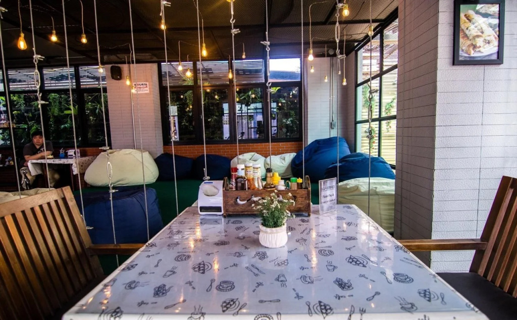 18 Coins Budget Hotel