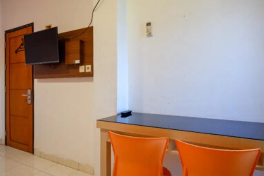RedDoorz Plus near Ciputra Mall Simpang Lima 2