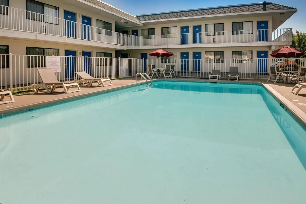 Motel 6-Lenexa, KS - Kansas City Southwest
