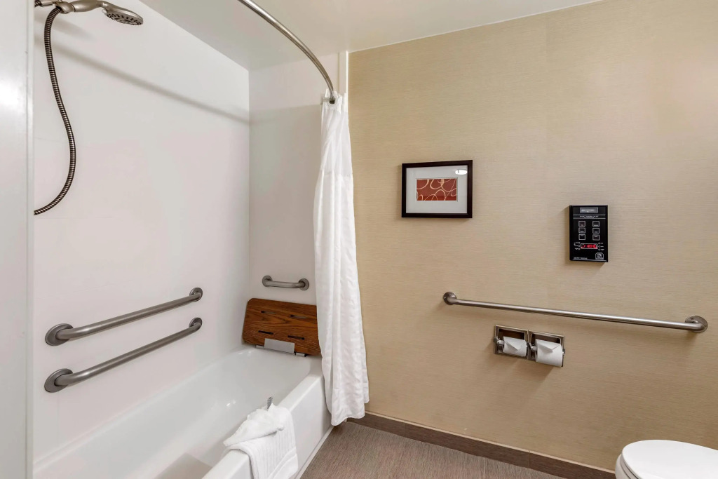 Comfort Suites Near Six Flags Magic Mountain