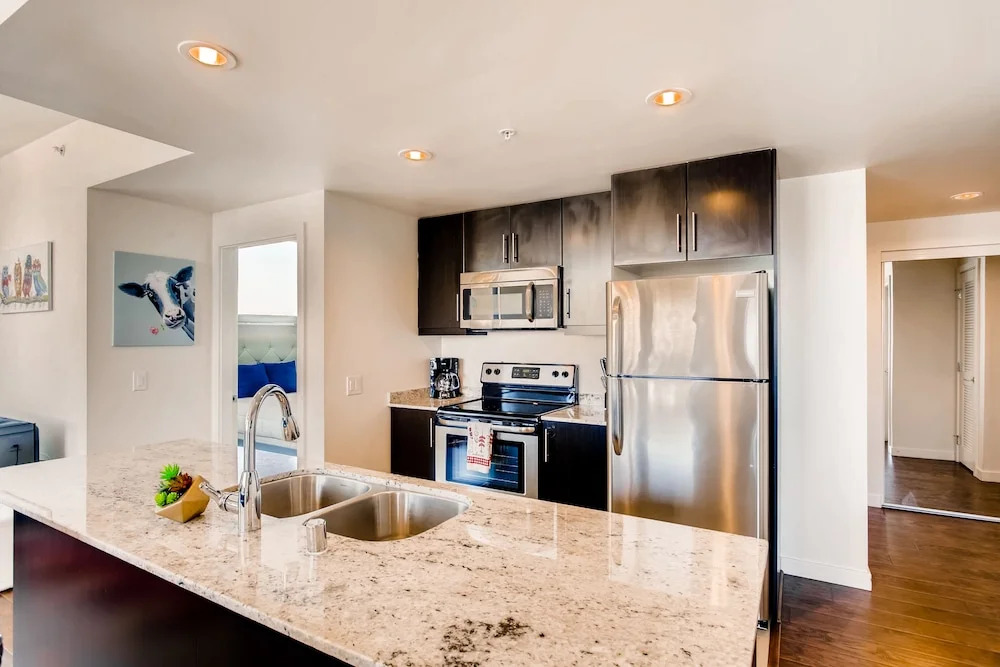 Gorgeous 2 BR Luxury Unit Amazing View