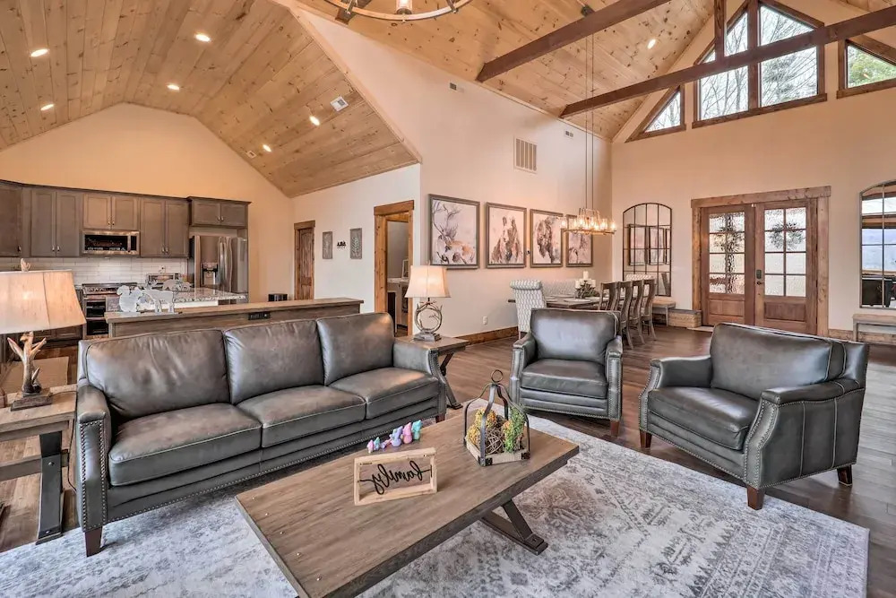 Mountainside Family Retreat w/ Deck in Banner Elk!