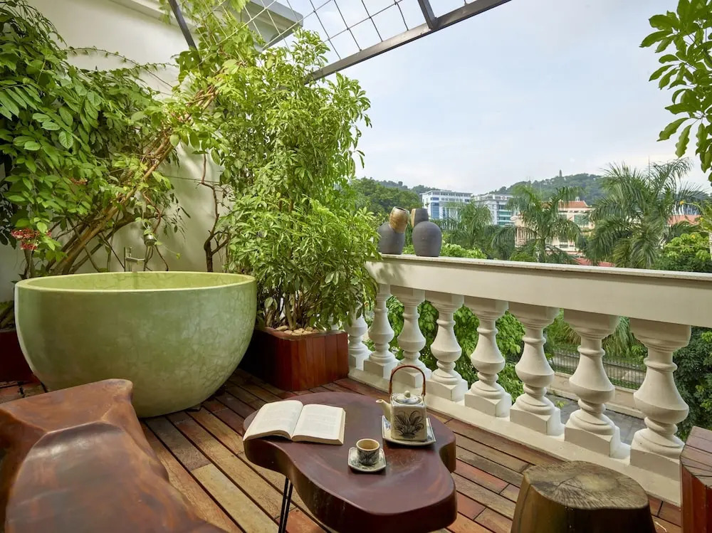 Draha Halong Hotel - Serenity, Charm and Nature - Preferred by Western Travelers