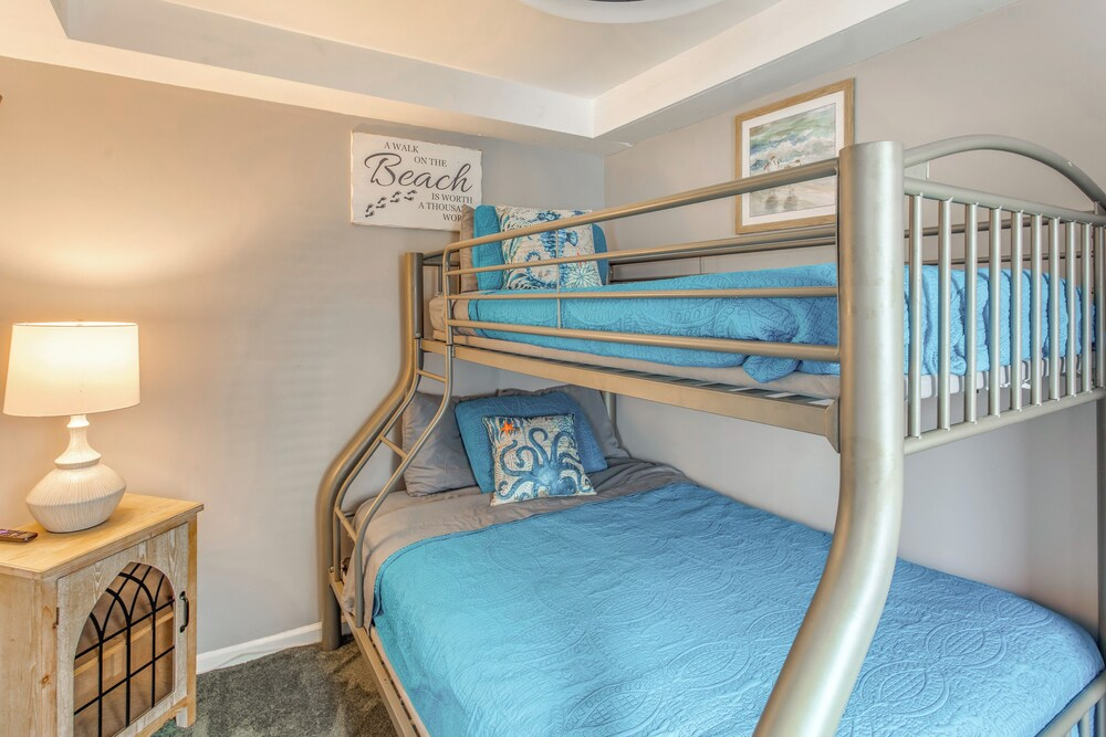 Steps to Ocean: Convenient Myrtle Beach Townhome!