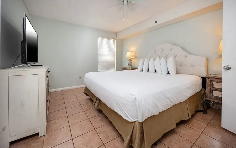 Phoenix I 1071 3 Bedroom Condo