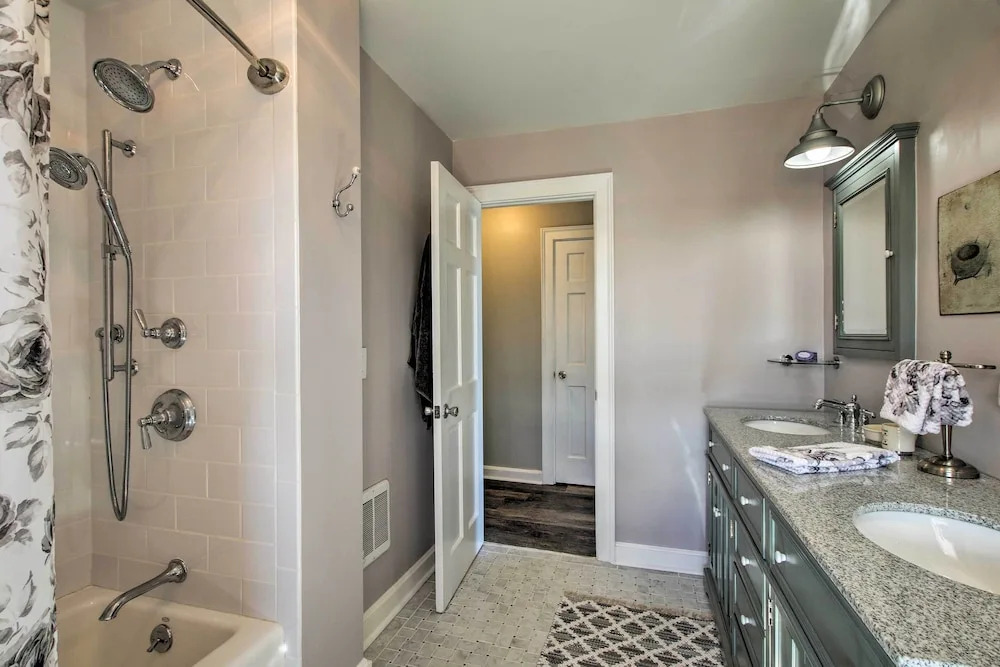 Deluxe Waterford Home w/ Views, Outdoor Bar & More
