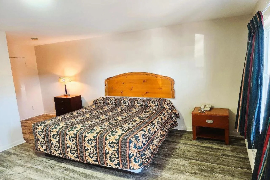 Hillside Manor Motel