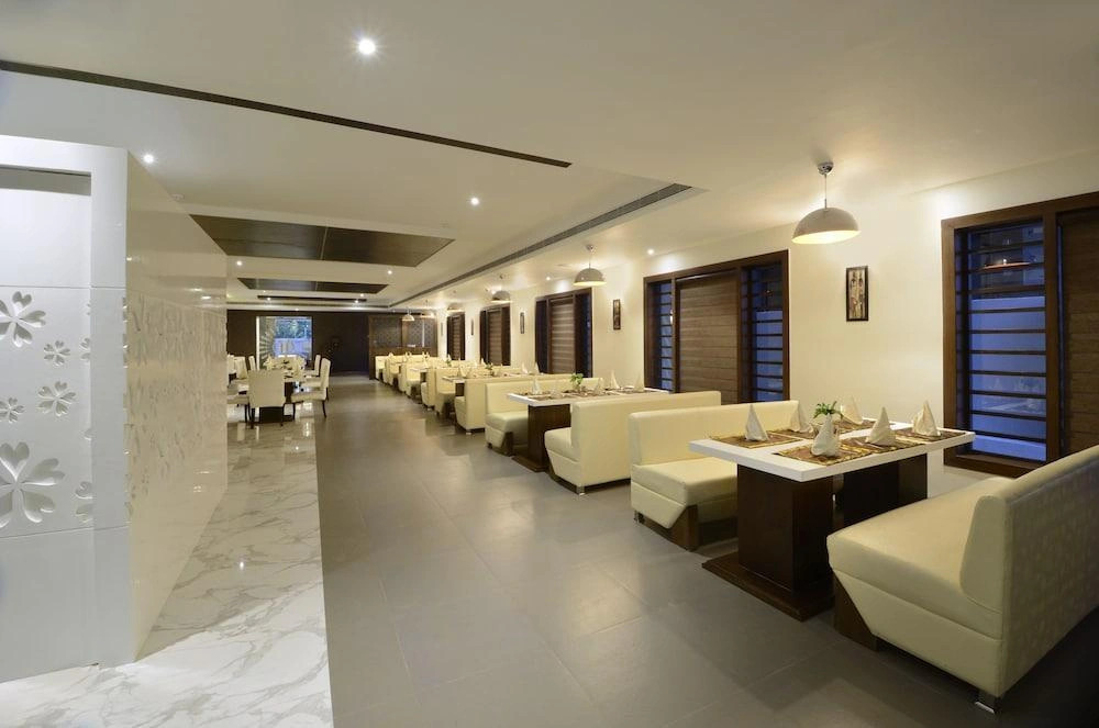 FabHotel TDI Mall Fatehabad Rd