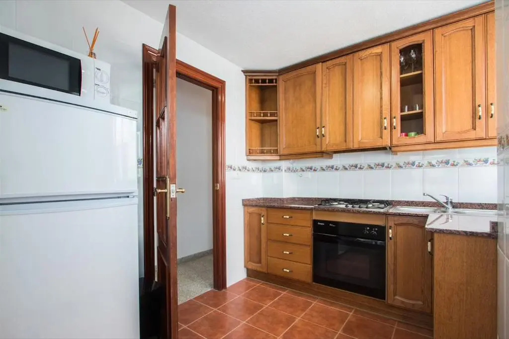 Lovely, new, bright 3 mins to beach apt 105 sq meters