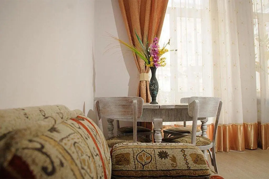 Anna Apartments