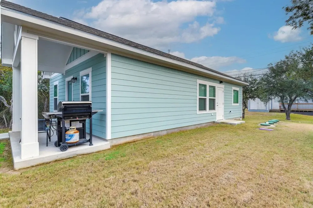 1 Mi to Beach: Retreat w/ Large Yard in Rockport