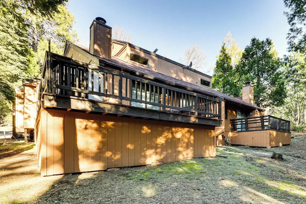Community Perks & Watercrafts: Shaver Lake Condo