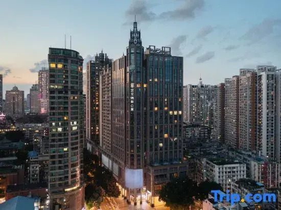 E-Dragon Hotel-500meters to BeijingRoad STN-Grand Buddha Monastery-Sacred Heart Cathedral
