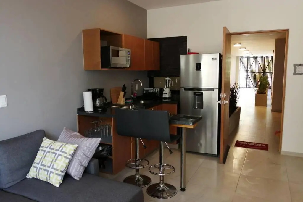 Modern 1 bedroom suite by beach Great location!