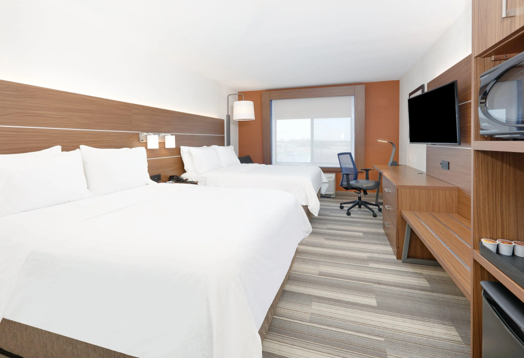 Holiday Inn Express & Suites Mitchell by IHG