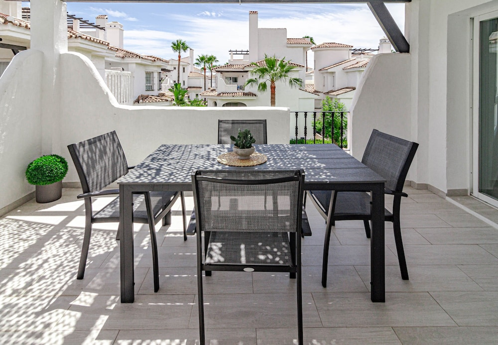 Lnm5.30 - Great Location With Private Roof Terrace
