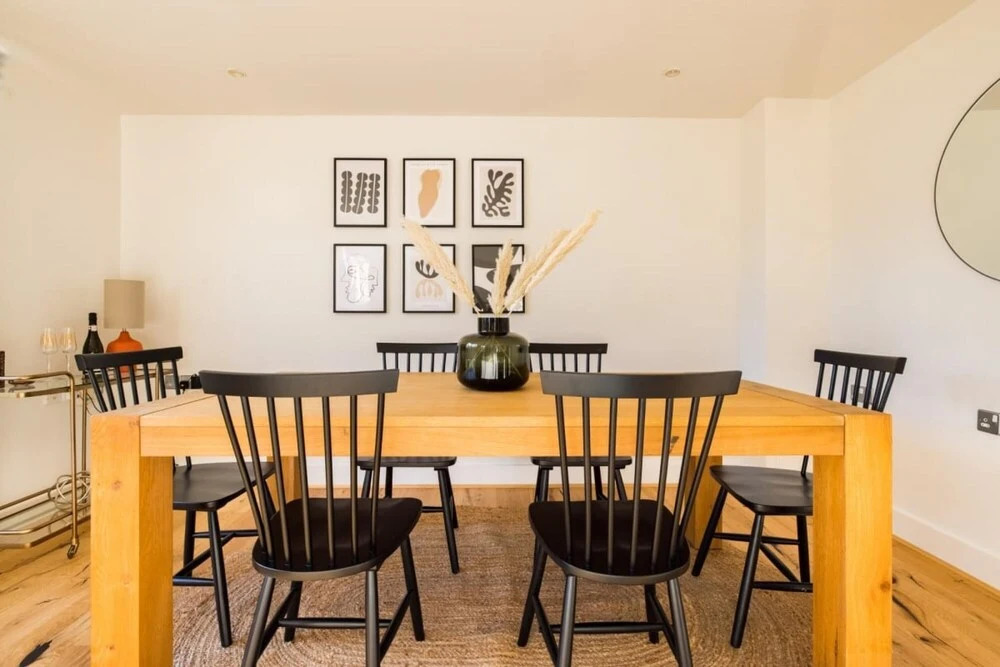 The Crystal Quarters - Modern Bright 2bdr Apartment
