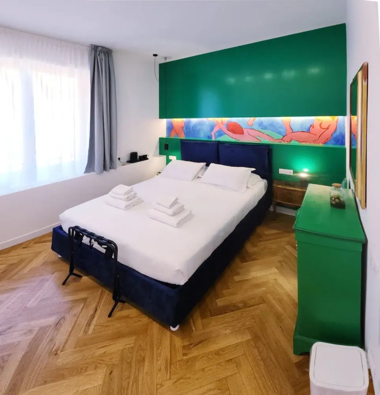 Prisma Rooms