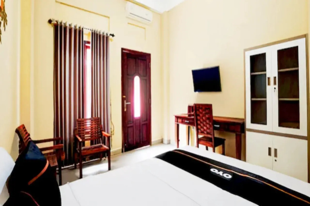 Hotel O Surabaya near Pelangi Park formerly D'best Kutisari