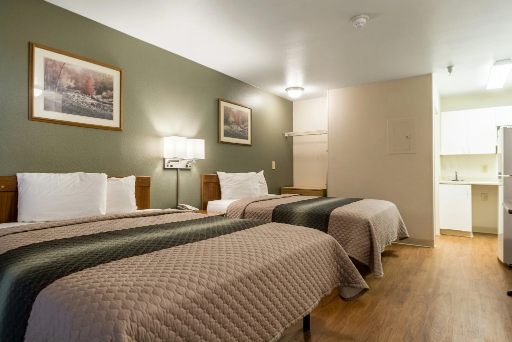 HomeTowne Studios by Red Roof Denver - Lakewood West