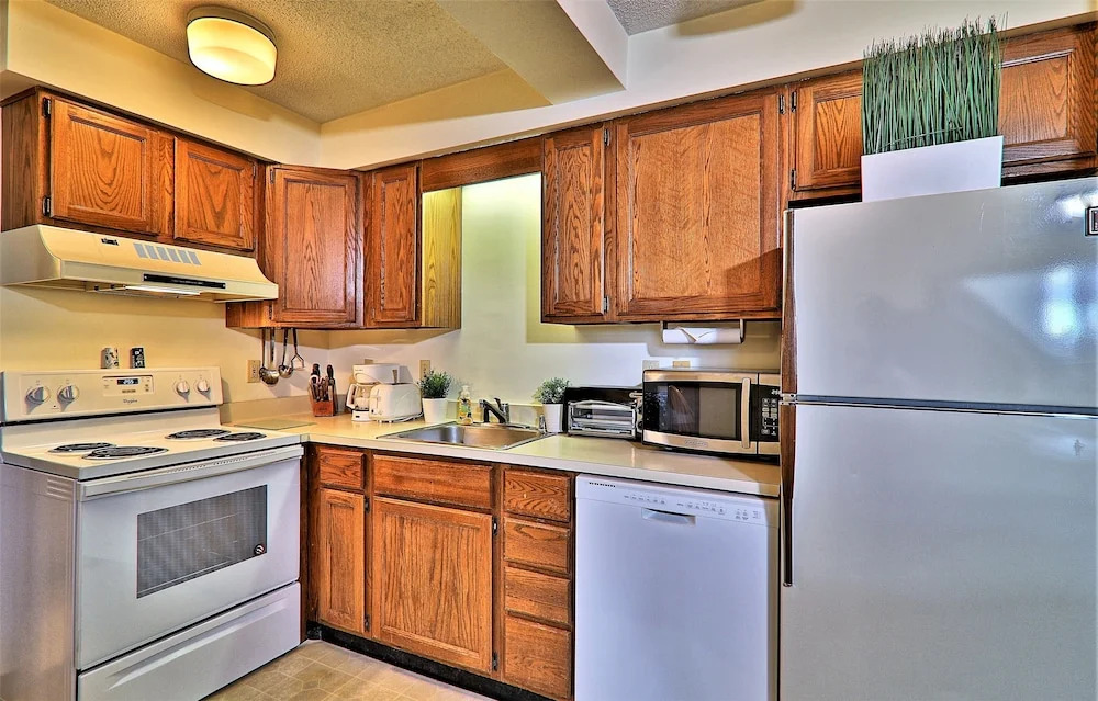 Mg 3e03 - Location! Location! 1br/1ba Steps To Mountain