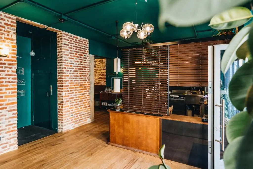 Les Chouettes Hostel