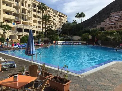 Tropic Apartments en Castle harbour