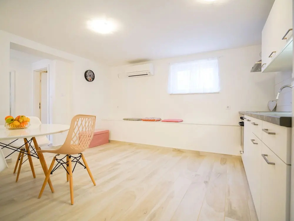 Modern And Bright Apartment with Private Terrace 2.5 Km Away From Zadar Old Town