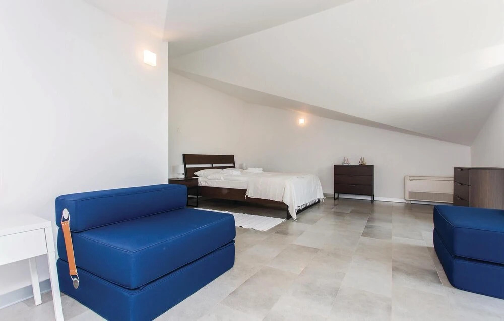 Awesome Home in Malinska With Wifi and 2 Bedrooms