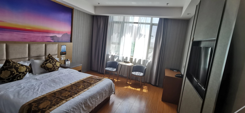 Super 8 Hotel (Aksu Jinlan Square)