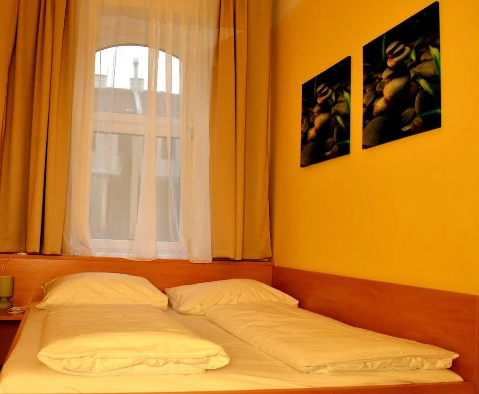 Early Bird Hotel
