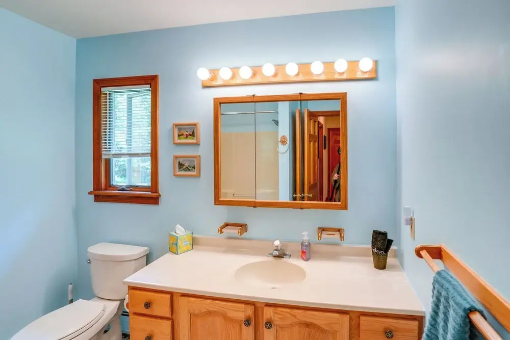 Game Room, Hot Tub! Year-round Dover Retreat