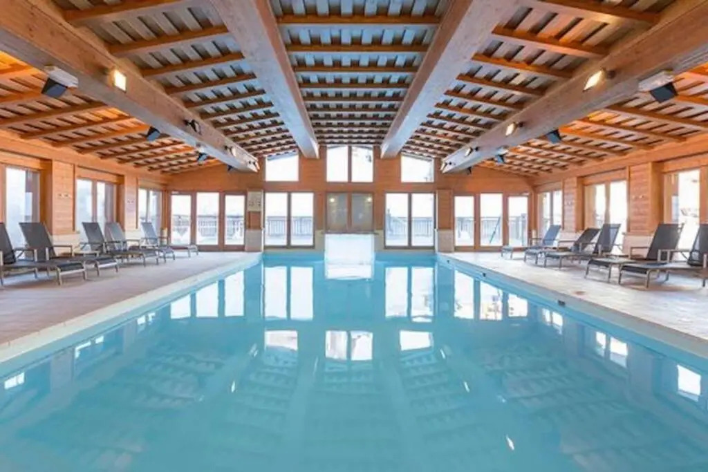LE CRYTAL 1950 - ARC 1950 Luxury Renovated Premium Apartment - 2 Bedrooms