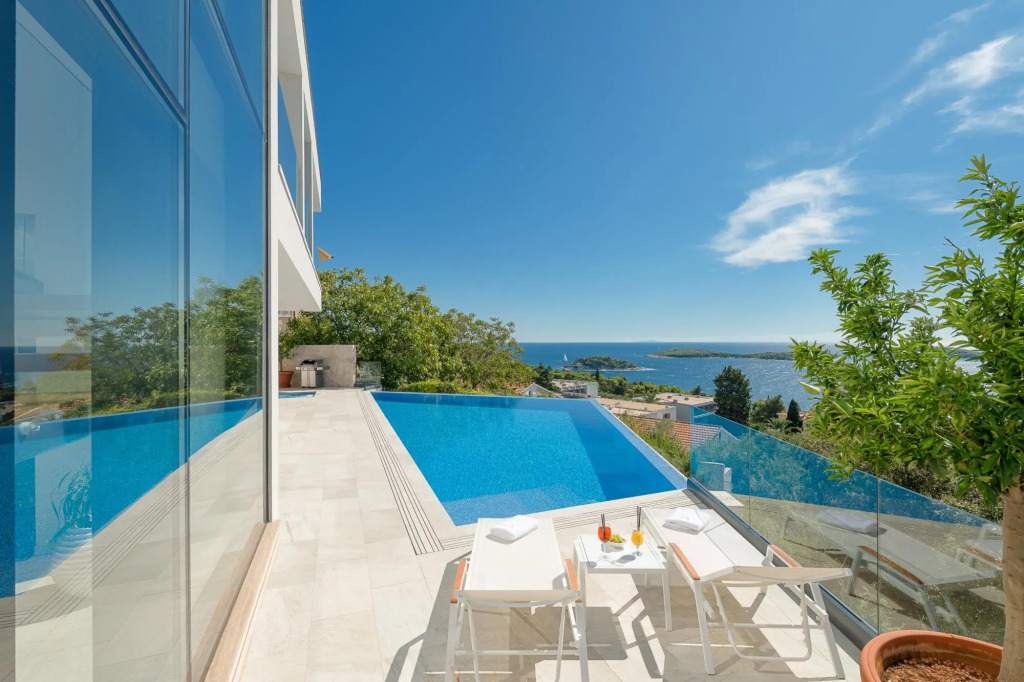 Anabel in Hvar with 4 bedrooms and 4 bathrooms