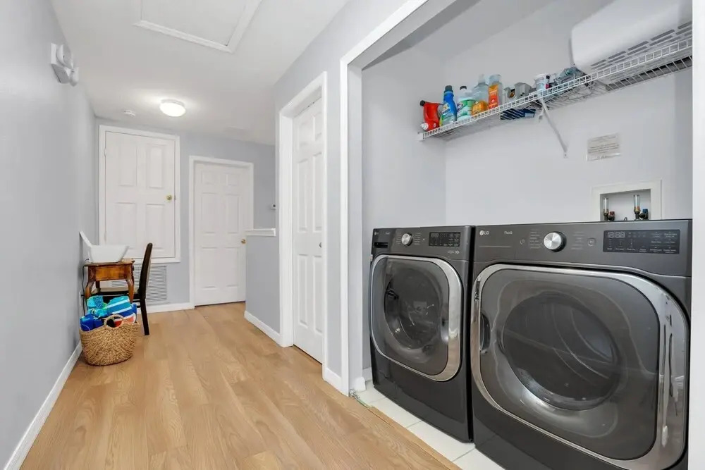 Gorgeous 3 bed Room Townhome Minutes to all the Attractions