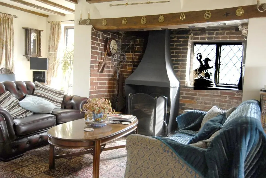 Cleavers Lyng 16th Century Country House