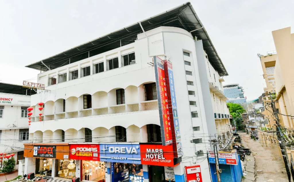 Hotel Mars By OYO Rooms