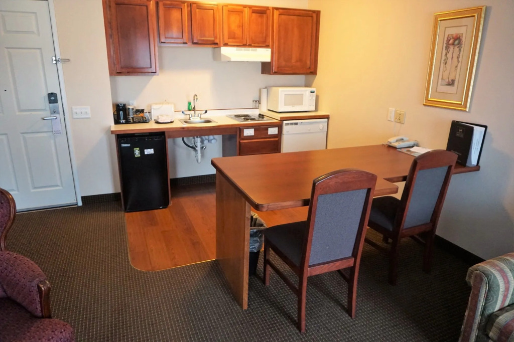 River Hills Hotel