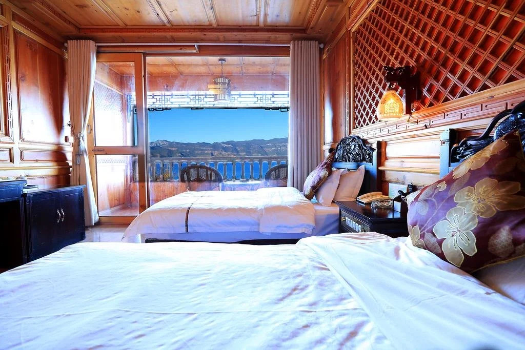 Lugu Lake Mosuo Park Hotel