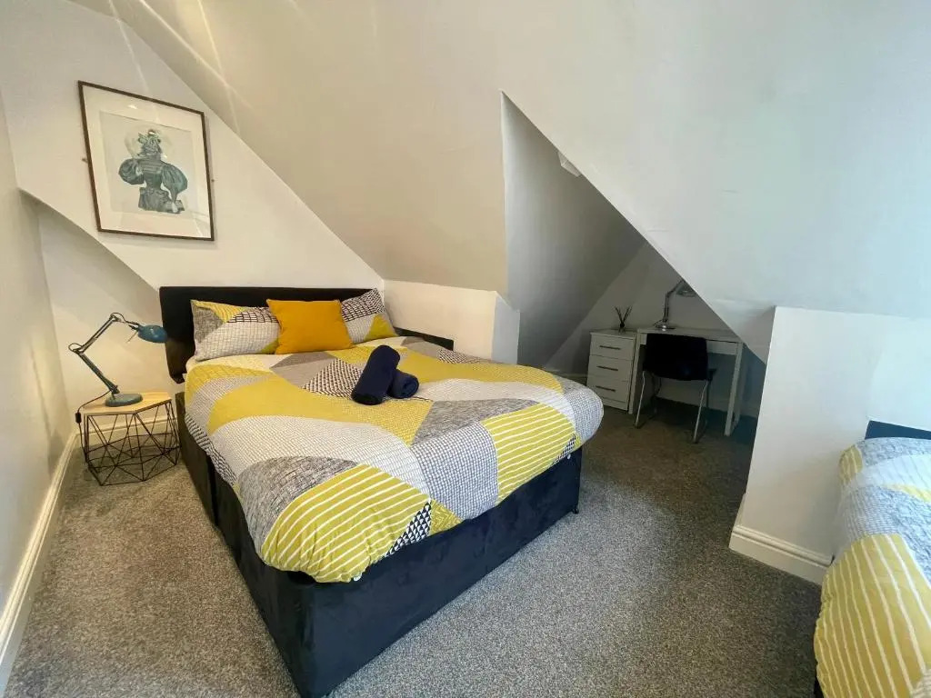 Duplex Apartment For Up to 13 Near City Centre