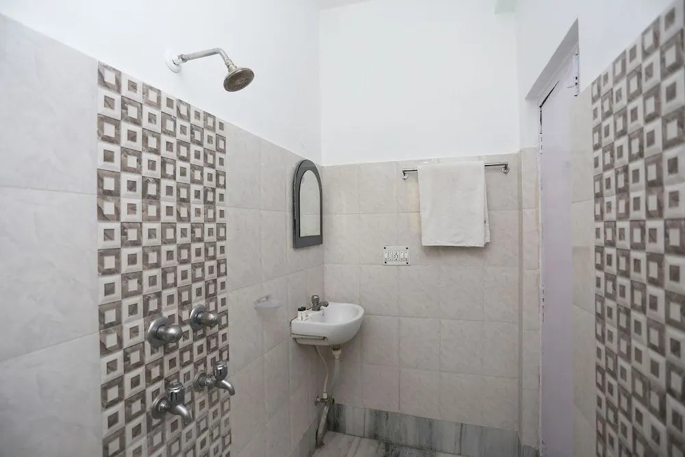 Oyo 28019 Surya Guest House