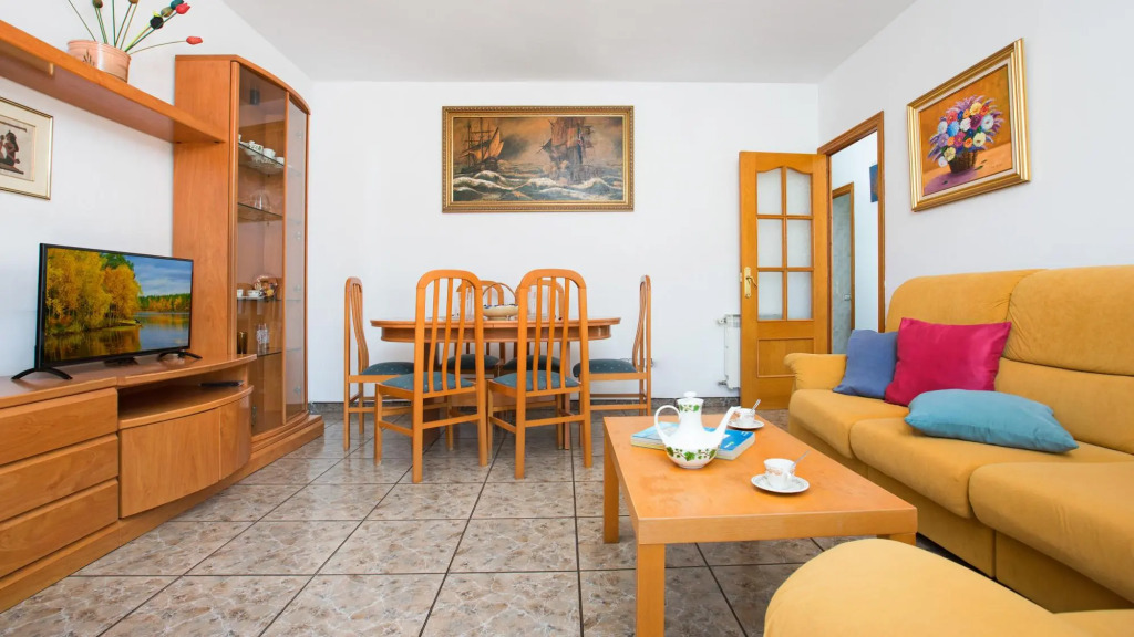 Ona in Vidreres with 3 bedrooms and 2 bathrooms